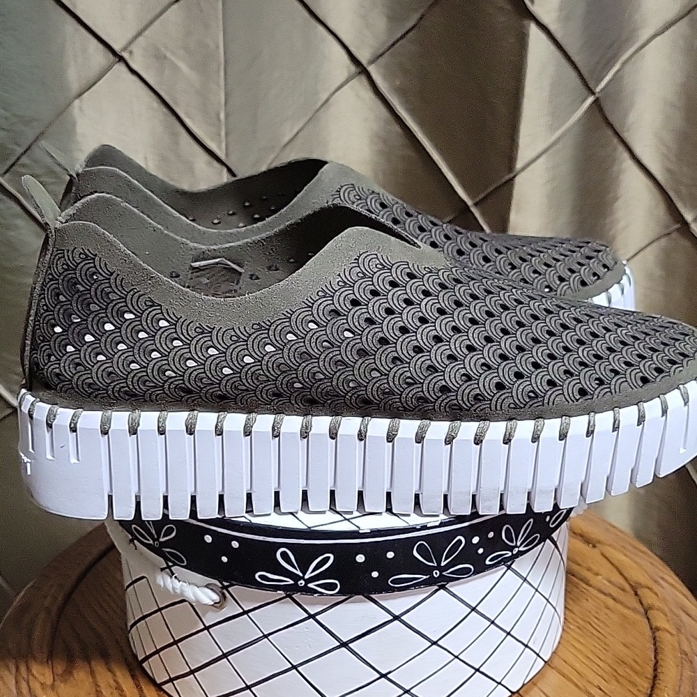 EUC- Ilse Jacobsen ‘Tulip’ Perforated PLATFORM Slip-Ons - Picture 4 of 10